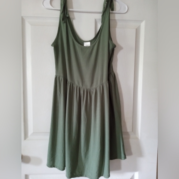 Woman size small dress - Picture 2 of 7